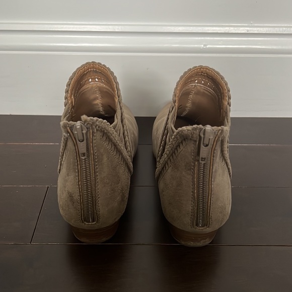 SO memory foam tan zip up back booties 1” heel Girls sz 4 - Picture 2 of 7